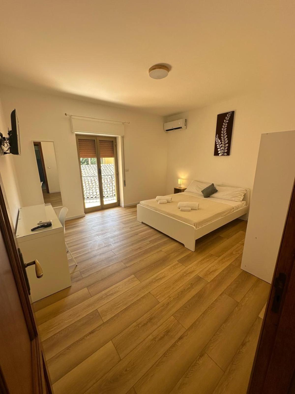We Home Taormina Center With Parking Exterior photo