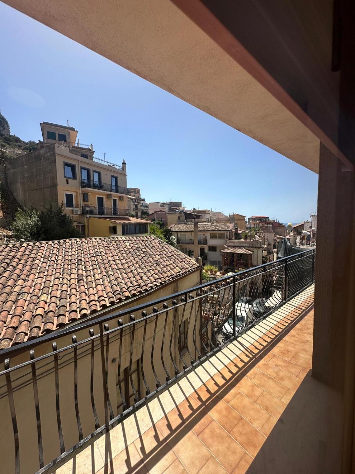 We Home Taormina Center With Parking Exterior photo